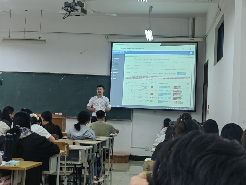 精准指导解疑惑，科学报考助前行...